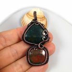 Miedziany wisior z kaboszonami heliotropu - wisior wire wrapped miedziany