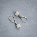 Kolczyki opal biały mleczny, fasetowane kostki 7mm srebro oksydowane 925 - Kolczyki opal biały mleczny, fasetowane kostki 7mm srebro oksydowane 925