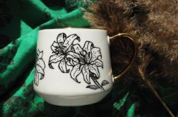 ręcznie malowany kubek z napisem LILIA