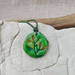 Leśna Kropla – zielony wisiorek z motywem roślinnym - 2
