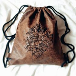 Brązowy plecak z haftem KWIATY