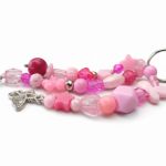 Różowy pastelowy breloczek z motylkami - 