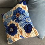 Poduszka niebieskie kwiaty stokrotki - Poducha