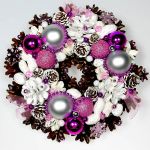 Mały wianek świąteczny różowo-perłowy - stroik świąteczny