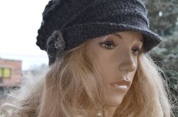 Kaszkiet w kolorze grafitowym z kwiatkiem