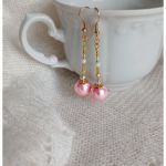 Kolczyki długie - różowe szklane perły - 