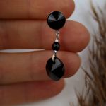 Kolczyki z czarnymi kryształkami i kuleczkami - Czarne eleganckie kolczyki z kuleczkami