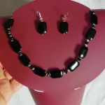 Czarny onyks, kamień mocy. Elegancki naszyjnik i kolczyki, zestaw biżuterii - 