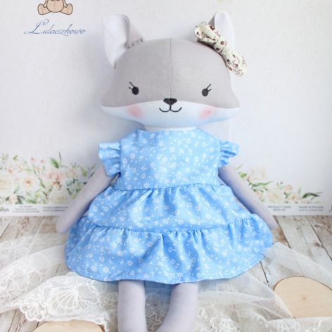 Lisek Pola przytulanka w błękitnej sukience