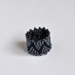 Pierścionek koralikowy czarny 14 - pierścionek czarny hematyt