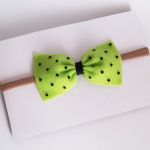Neonowa zieleń kokardka Zuzia opaska - Elastyczna opaska dla dziewczynki