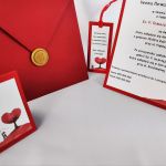 Zaproszenia Ślubne Aurora - Pieczęć Lakowa - Motyw kwiatowy z bordową kopertą.