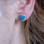 Małe kolczyki serca ceramiczne Polana Lawendy - Kolczyki małe serduszka-wielkość w uszach