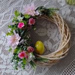 Wiosenny wianek dekoracyjny z jajem  - 