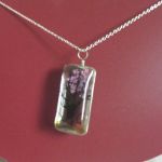 Drzewko kwitnącej wiśni w szkle, wisiorek na łańcuszku - 