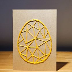 Kartka Wielkanocna - ręcznie haftowana - Pisanka żółta