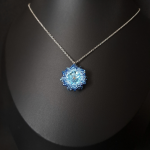 Błękitny Naszyjnik "Aqua Bohemica" - naszyjnik ze stali nierdzewnej z koralikową zawieszką