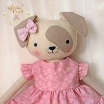 Piesek przytulanka Daisy w różowej sukience - 