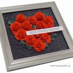 Serce z róż w ramce dla Mamy - czerwone róże czarne brokatowe tło - Prezent w ramce