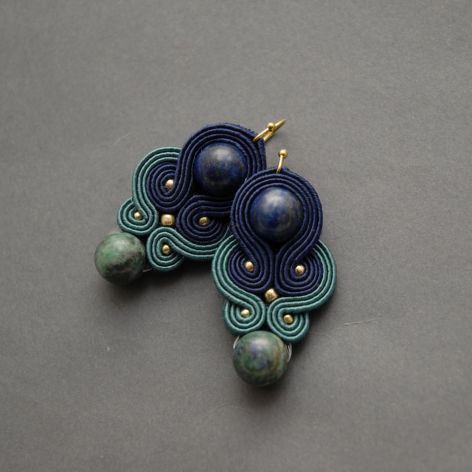 kolorowe kolczyki lub klipsy sutasz z chryzokolą