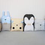 Poduszka dekoracyjna autko, beż-błękit - 