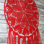 Czerwony serduszkowy łapacz snów - dekoracja na ścianę