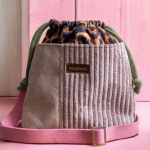 Listonoszka z pikowanego weluru z kominem w panterkę - 