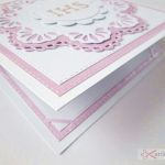Kartka PAMIĄTKA I KOMUNII biało-różowa - Biało-różowa kartka na Komunię w kopercie