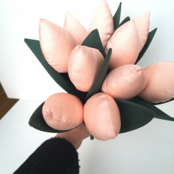 Tulipan szyty ręcznie