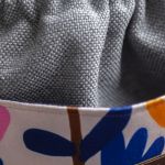 Szara listonoszka z kominem z plecionki i weluru w geometryczne kwiaty – handmade - 