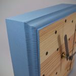 Błękitny zegar drewniany z drewna sosny - zegar profil
