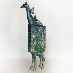 Dekoracyjna figurka żyrafa z ukrytą skrytką 