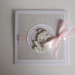 Kartka na Chrzest Święty aniołek beżowa - Kartka na Chrzest Święty aniołek beżowa