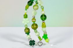 Zielony breloczek z koralików z koniczynką