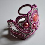 Bransoletka z różowym kamieniem - dobra jakość materiałów oraz staranność wykonania