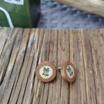 Drewniane kolczyki świąteczne z motywem kolorowych dzwonków - 3