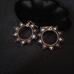 Nowoczesne Czarno Złote Kolczyki Koła - nowoczesna biżuteria