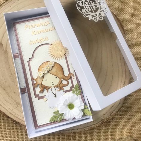 144,Pamiątka Komunii świętej z dziewczynką