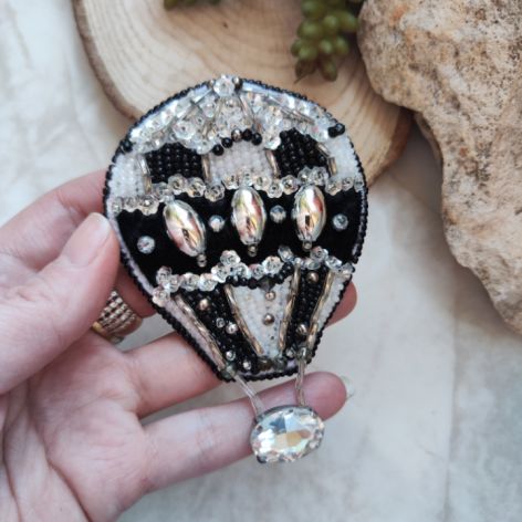 BROSZKA BALON PODRÓŻNIKA – RĘCZNIE ROBIONA BIŻUTERIA Z KORALIKÓW