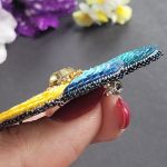 Broszka autorska kwiatek Bratek Fiołek haftowana cekinamy i koralikami Handmade - Broszka autorska kwiatek Bratek Fiołek