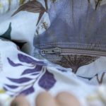 Sztruksowy workoplecak w kwiaty z kieszeniami I - 