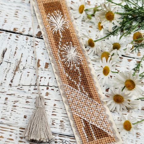 zakładka z haftem dmuchawca