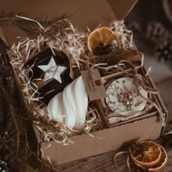 ŚWIĄTECZNY ZESTAW PREZENTOWY POD CHOINKĘ ZE ŚWIECAMI SOJOWYMI