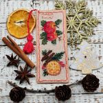 Ręcznie haftowana świąteczna zakładka do książki - Magia Świąt - 