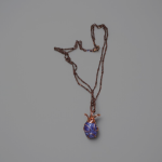 Wisiorek z Czaroitem z miedzi "Czara" - Wisiorek handmade z kamieniem naturalnym
