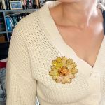 Ręcznie robiona broszka słonecznik – elegancka biżuteria inspirowana naturą - 