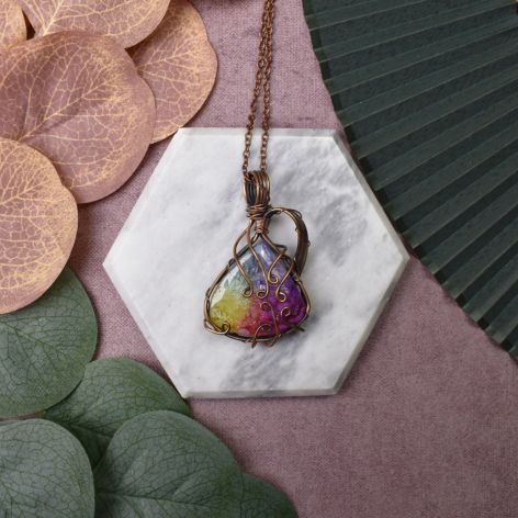 Miedziany wisior wire wrapping z tęczową druzą #219