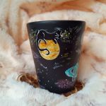 Nocny kubek z gwiezdnymi kotami 300 ml. - ręcznie malowane
