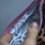 Kosmetyczka MIDI z weluru w panterkę - 