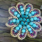 Broszka z koralików Kwiat turkusowo fuksjowa - Może być symbolem mocy i odwagi